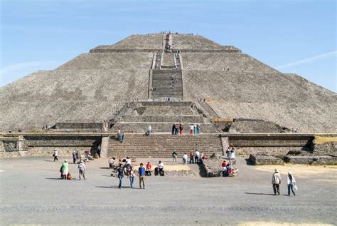 La Rivolta di Teotihuacan: Un Sogno di Libertà e l'Eterna Danza delle Potenze