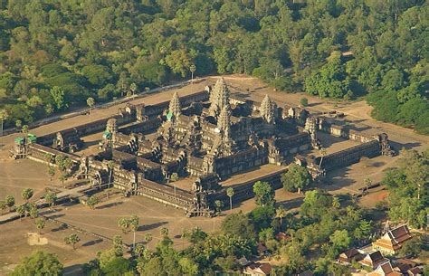 Il Massacro del Tempio di Angkor Wat: Un Evento che Scosso le Fondamenta del Dharma Khmer e Rivelò la Fragilità dei Regni Hindu-Buddhisti