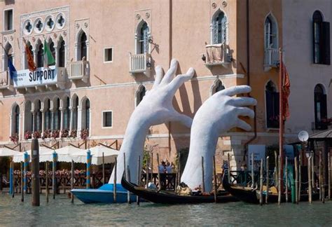 La Biennale di Venezia: un'esplorazione contemporanea dell'arte e una vetrina per i talenti emergenti del XXI secolo